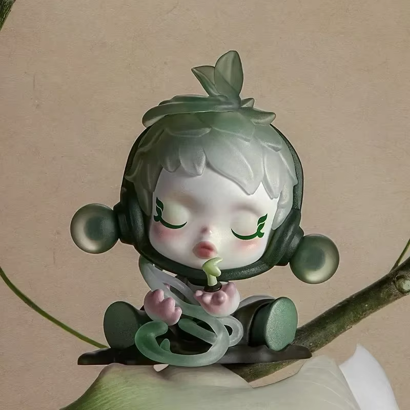 Just breathe in and you’ll feel the calm of SKULLPANDA’s Ink Plum Blossom Series—one tiny legend packed inside this Aura-box ready for your desk