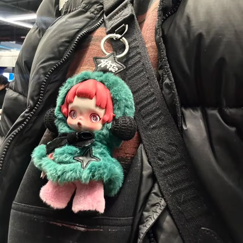 1:1 Duplicate Winter Symphony Series Vinyl Face Doll – Skullpanda Surprise Box Keychain Llavero Mini Peluche Kawaii Accesorio