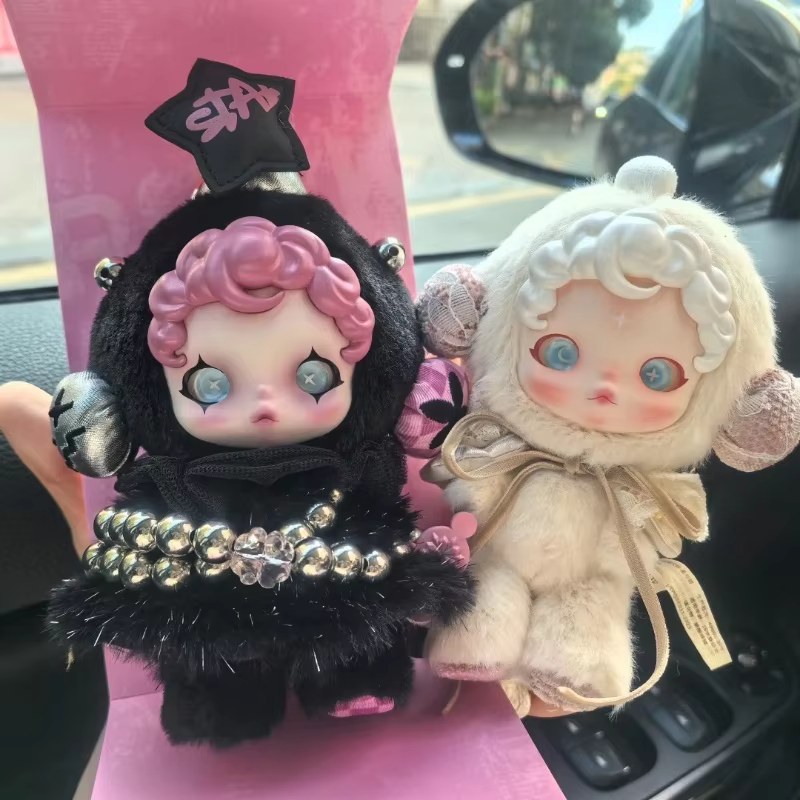 Limited Edition Sugar Gum Collectible Doll Pendant Toys by SKULLPANDA Awash in Thailand’s Christmas Magic, Perfect for Kids